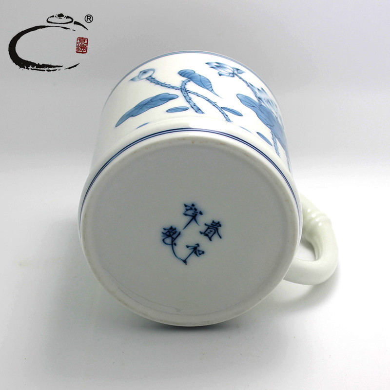 Blue and white lotus cup jingdezhen ceramic cup with cover and auspicious hand - made glass office make tea cup and meeting the boss