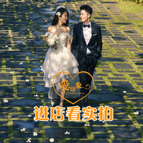 The movie themed wedding dresses Lin heart like a ho Jianhua wedding photo with the same exterior view photo shoot in front of a short rear long gown