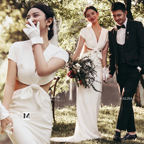 New studio theme clothing Location travel wedding photography Couple photo Korean version of deep V white photo dress