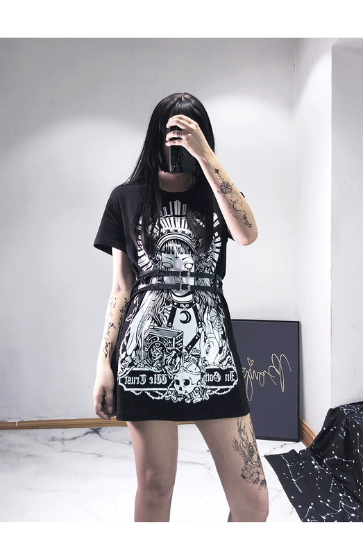 Phong cách tối của phụ nữ phong cách mát mẻ mát mẻ phong cách punk váy áo thun dài tay ngắn mùa hè mát mẻ hợp thời trang phong cách tối của phụ nữ - váy đầm