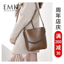 Bucket bag 2021 new fashion bag female large capacity commuter shoulder messenger bag versatile female bag soft leather large bag