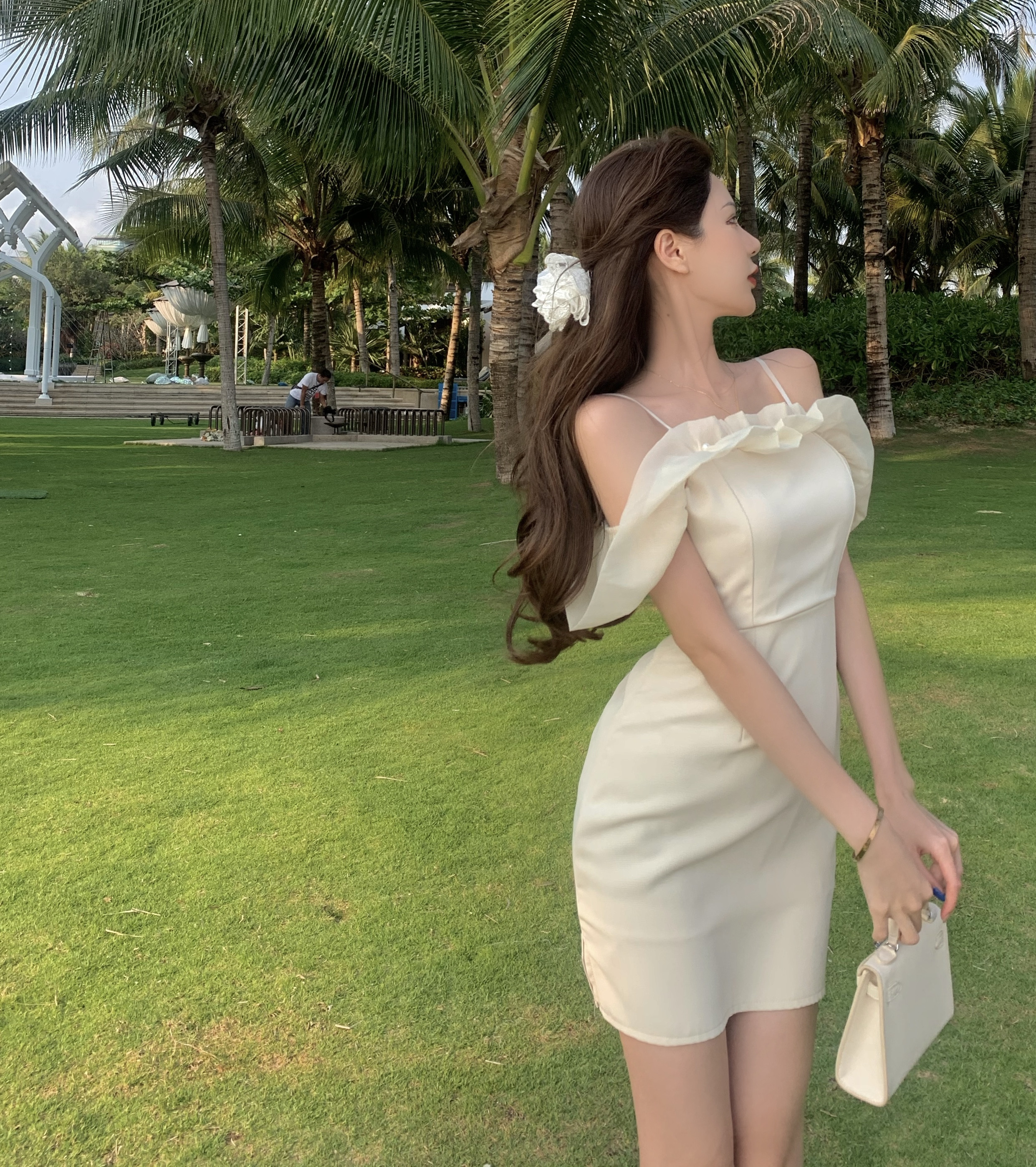 实拍实价 白色一字肩连衣裙钉珠裙小个子修身短裙