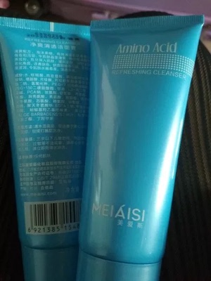 洗面奶的确很好用，泡沫丰富，控油效果挺好的，洗完很清爽，不油腻，洗完也不紧绷.也不干燥，挺干净的，保湿滋润，淡淡的清香，很好闻，皮肤越来越白嫩了，用了段时间发现我脸上的毛孔已经变小很多了，真的好棒啊！不仅清洁到位，还能改善各种肌肤问题，就喜欢这种的。用量很省，早晚一次，借助起泡网气泡很丰富，洗在脸上爽歪歪的，一只能使很长时间。然后对皮肤也没有什么刺激。价格实惠，会回购的。店主人很好很用心，质量非常好，服务态度也很好 ，热情解答疑有什么问题也是急时解决，回复很快，&nbsp;这家店总得来说不错 ，以后有需要的时候还会光顾 ，卖家发货速度也是特别快都很满意！物流也很快 ，快递小哥送货速度快，包装的特别好，。包裹的严严实实没有任何破损。绝对五分好评，赞赞赞。祝卖家生意兴隆，财源广进哦 &nbsp; &nbsp;