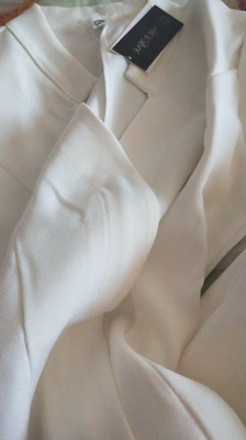 衣服质量很好，穿的很显身材，老公也说很好看，开心开心，美女快点购买吧