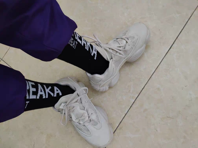 鞋子质量挺好的，物流挺快的，客服态度也很好的