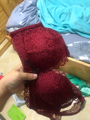 内衣套装收到了，质量很好，码数也很合适，聚拢效果不错，款式也很喜欢，有点小性感哦，很喜欢。