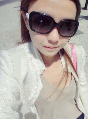 以前胸部很平，是B不满的那种，都不好意思穿性感的衣服， 穿不出来效果，现在好了，用了两个疗程这个丰胸霜，大了很多，这是我第三次买了，希望更好！