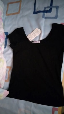 宝宝们！！公 总~号搜：米少少，再去买，便宜了 狠多，价格很理想！！！宝贝质量很不错，喜欢，产品描述和实物一致。真是物美价廉，发货速度非常快，物流也很快，第二天就到了，包装很漂亮，客服服务态度很好，详细的解答了我的问题，卖家很好，下次还要来买！会推荐给朋友过来买！这是最满意的一次购物！S2―12.25