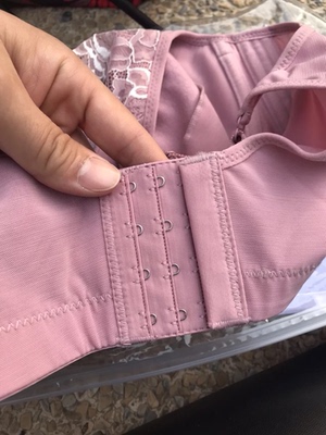 质量不错，面料很舒服，穿着聚拢，做工也好，满意的一次购物，好评