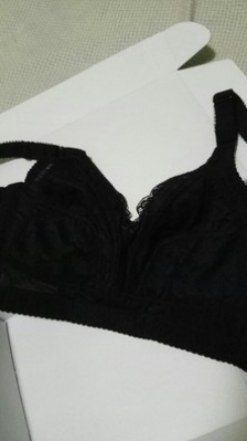 内衣质量很好，聚拢效果非常好，无钢圈非常柔软，价格又非惠，推荐购买。