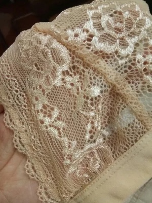 宝贝超级喜欢，穿着很舒服，面料柔软，胸小福利