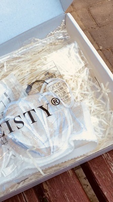 一收到就剪了吊牌赶紧试了，我说假的店家不承认。我穿过室友的，聚拢，且金丝明显。这家吊牌丝线完全不同，还是买298吧，不能贪小便宜，我活该