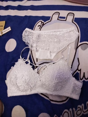 帮同学买的，她很喜欢这个款式，穿起来还不错