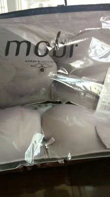 店家包装很严密，内衣款式简单大方，功能性很到价格很实惠。