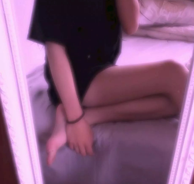 真好，  男友于志涛看了之后  如禽兽一般在我身上流窜    不断的插我下体   然后用嘴舔食我的下体看逼逼喷水   看**吐吐沫