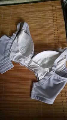 内衣薄薄的，聚拢效果不错哦，穿上感觉也挺舒服的。