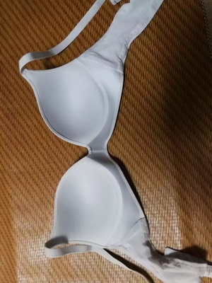 入手了四件，宝贝真的很不错哟。穿着毫无束缚感，而且透气，不闷热，也不会勒。喜欢的小仙女们快下手吧！