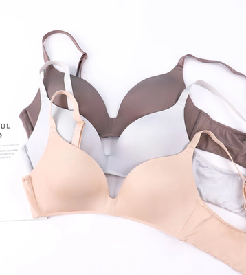 之前在唯品会买过一件,非常好穿,本人不喜欢聚拢款式的,很自然穿着舒服,在淘宝看到同款果断入手两件是一样的,好评必须的。 之前在唯品会买过一件,非常好穿,本人不喜欢聚拢款式的,很自然穿着舒服,在淘宝看到同款果断入手两件是一样的,好评必须的。