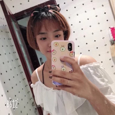 内衣穿起来很稳不会掉，面料柔软不勒，洗的时候也不会掉色跟变形的，和图片一样，没有色差，主要是经济实惠，一次性买了两件，很合适，平胸穿着也不掉，特地买来搭配穿一字肩的衣服，穿得又柔又软摸着很滑，特别的舒服。