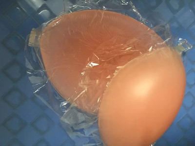 胸贴很柔软，粘性很大，蹦蹦跳跳也不会掉，好评