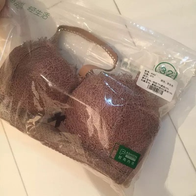 内衣外观特别好看，摸起来特别舒服，买回来就洗了，也不掉色，还会再买的特别喜欢