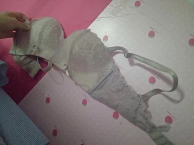 质量很棒呀 很柔软 并且没有色差 清新带点小性感 很nice 介绍给了朋友 她们看见也很喜欢  哈哈