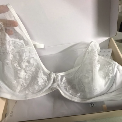 只是太好穿了   简直是大胸福利内衣 显得胸小好多啊 还再回购