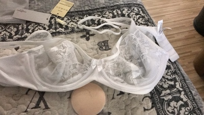 只是太好穿了   简直是大胸福利内衣 显得胸小好多啊 还再回购