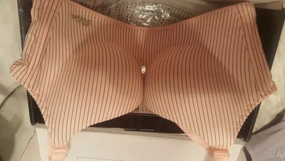 内衣质量很好，穿着很舒服，面料也很舒服，我很喜欢，大小也刚好合适，物流也很快，卖家服务态度也很好