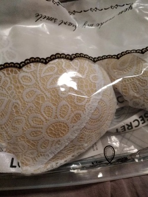 肤色黑色一样一件，穿着很舒服，聚拢效果非常好，小胸福利