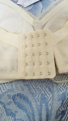 收到后很满意 质量超级好 料子也很舒服 主要是很薄显胸小 值得购买