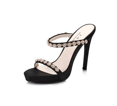 重量很好，还很漂亮，走路很稳，一点都不磨脚。配上自己长裙子显气质