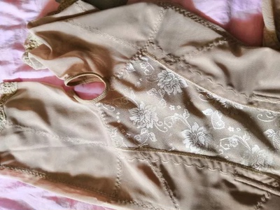 衣服收到了快递很快质量挺好的卖家服务好好很喜欢这是第七次来她们家买了