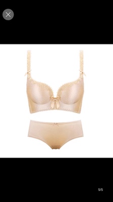 很好，性感，型也很好物流挺快，东西也很好，淘宝这个好评要凑够50字的规定真是够了，东西好就行了，说一说就好了嘛，干嘛要说这么多了，真是有够麻烦