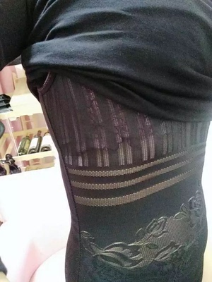 内衣收到了，收到以后试穿了一下非常不错，卖家推荐的尺码很合适，希望后期能减掉肚子上的肉肉。