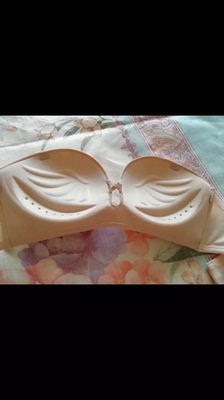 颜色很漂亮，穿着也是很舒服哦，所有内衣都是在这家买的，价格合适还很好穿。质量特别好，穿着很舒服，以前买的无钢圈的往上爬，这种的不会，而且价格非常便宜，需要的可以试试哦&nbsp;保你们不会后悔的哦，颜色很优雅，款式简单大方，文胸比实体店里便宜很多，灰常满意。很亲肤，很合适，性价比超高，比在实体店买划算&nbsp;超级好穿 舒适度高 聚拢效果也很满意的&nbsp;以后需要还会再来的哦