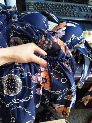 泳衣不错,是预备买给去海边的时候穿的,穿上挺显瘦的,也很修身,料子也是滑滑的那种,但穿上不会有那种紧绷感 泳衣不错,是预备买给去海边的时候穿的,穿上挺显瘦的,也很修身,料子也是滑滑的那种,但穿上不会有那种紧绷感