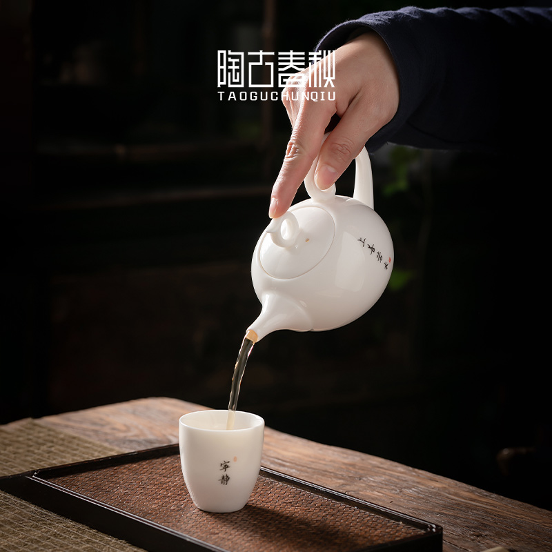 Dehua white porcelain tea set home sitting room ceramic kung fu tea tureen tea cups is a complete set of the teapot