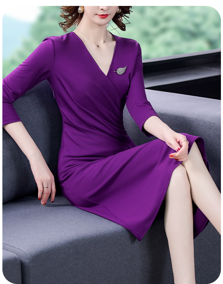 紫色针织连衣裙女神范2020秋装新款收腰显瘦遮肉减龄气质v领紫裙