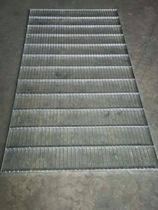 Wuxi pigeon shed floor mesh yellow green floor drain mesh piece Racing pigeon shed floor mesh dog cage bottom plate leakage fecal galvanized