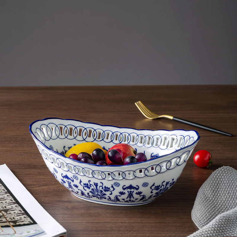 Blue and white porcelain of jingdezhen ceramics furnishing articles hollow out household fruit bowl of snack plate of the sitting room tea table table decoration