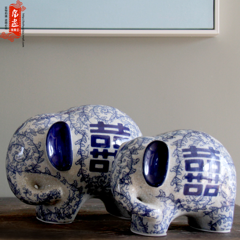 Ceramic elephant is placed a pair of Chinese style decoration creative home sitting room TV ark, auspicious of blue and white porcelain arts and crafts