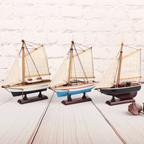 A smooth wooden sailing boat model is decorated with pirate ship decorations in the children's room bookshelf process in the living room