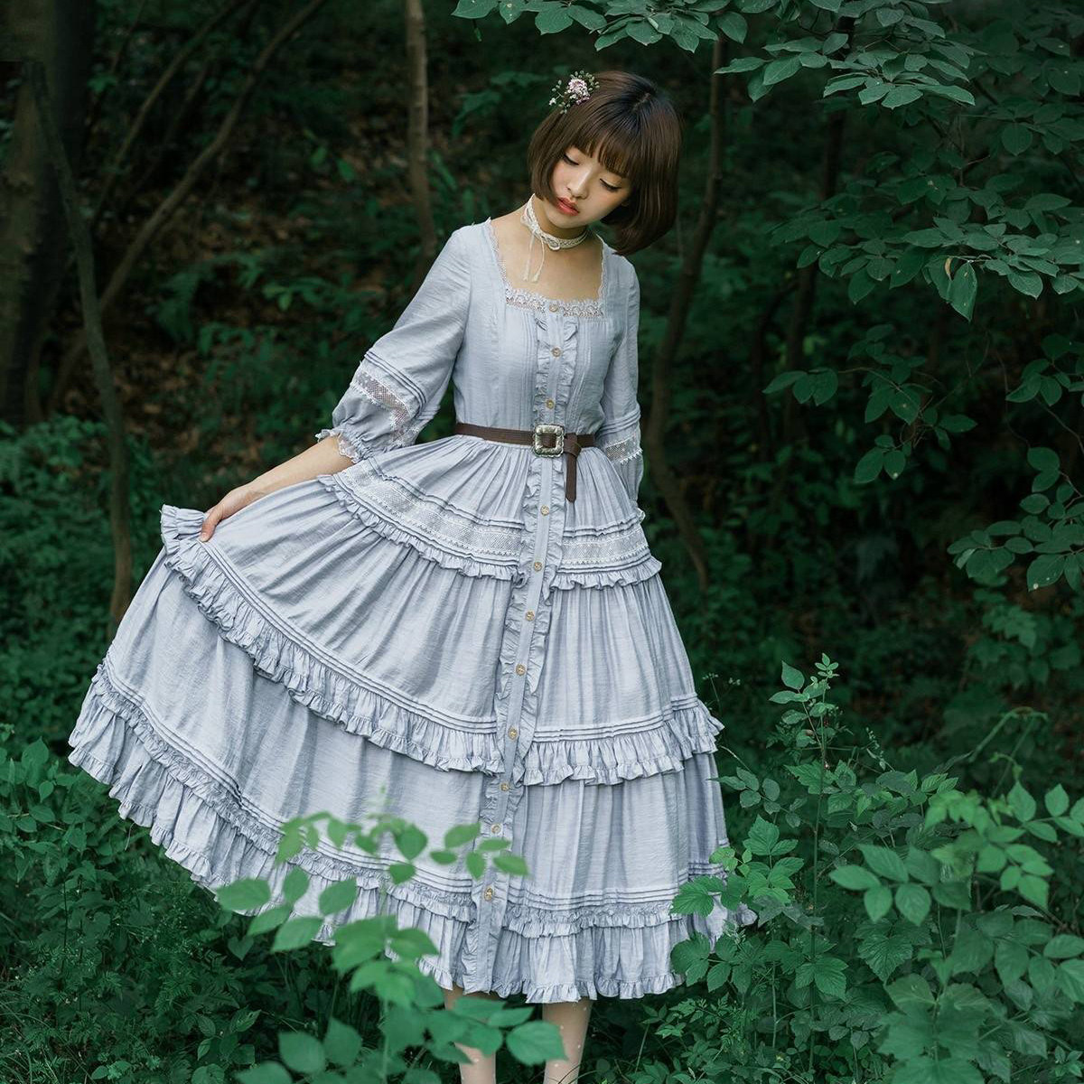 作为纯色系小裙子的代表,洛可可风的华丽小裙子自然是最经典的款式.