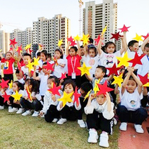 Yellow five-pointed star props sports meeting entrance props chorus red song red star sparkling song performance props flower