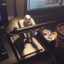 Real shot Executive Knight pen holder 5 inch Executive Ink pen holder Creative pen holder Office pen holder