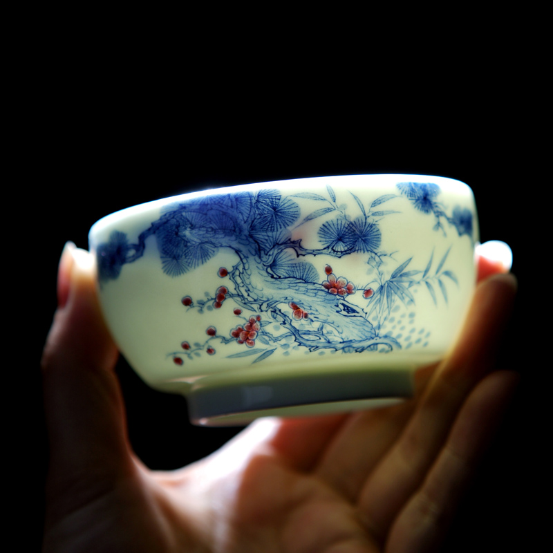 Hongying ceramics jingdezhen blue and white color bucket hand - made kung fu tea cup single sketch of male household master CPU