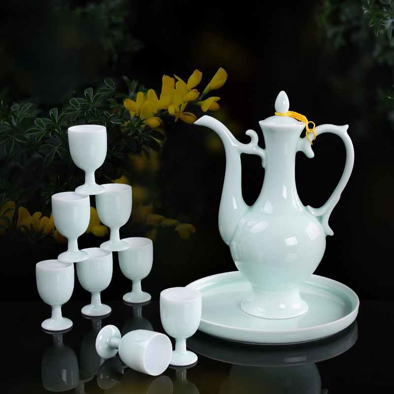 Jingdezhen ceramics hip porcelain wine suits for domestic Chinese ancient palace archaize creative high liquor cup