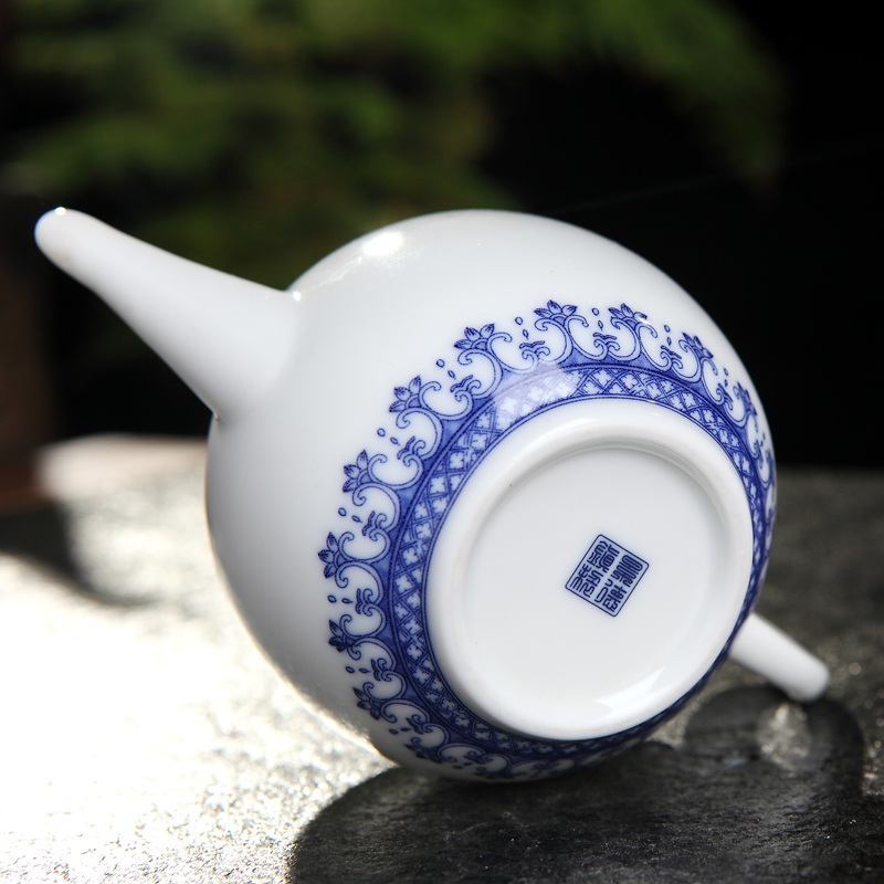 Red the jingdezhen ceramic kung fu tea set suit household teapot tea trace silver contracted single pot of blue and white porcelain