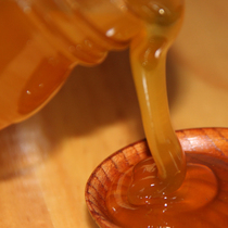 Bee farm direct sales of natural raw honey Mixed flower honey Authentic honey 500 grams